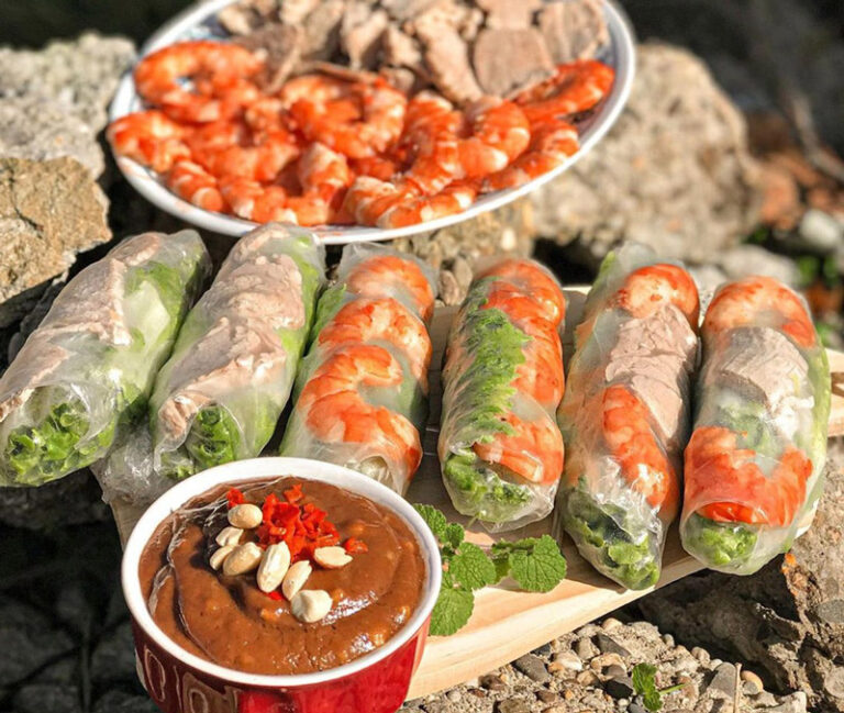 Món Gỏi cuốn được làm từ bánh tráng phổ biến tại Việt Nam